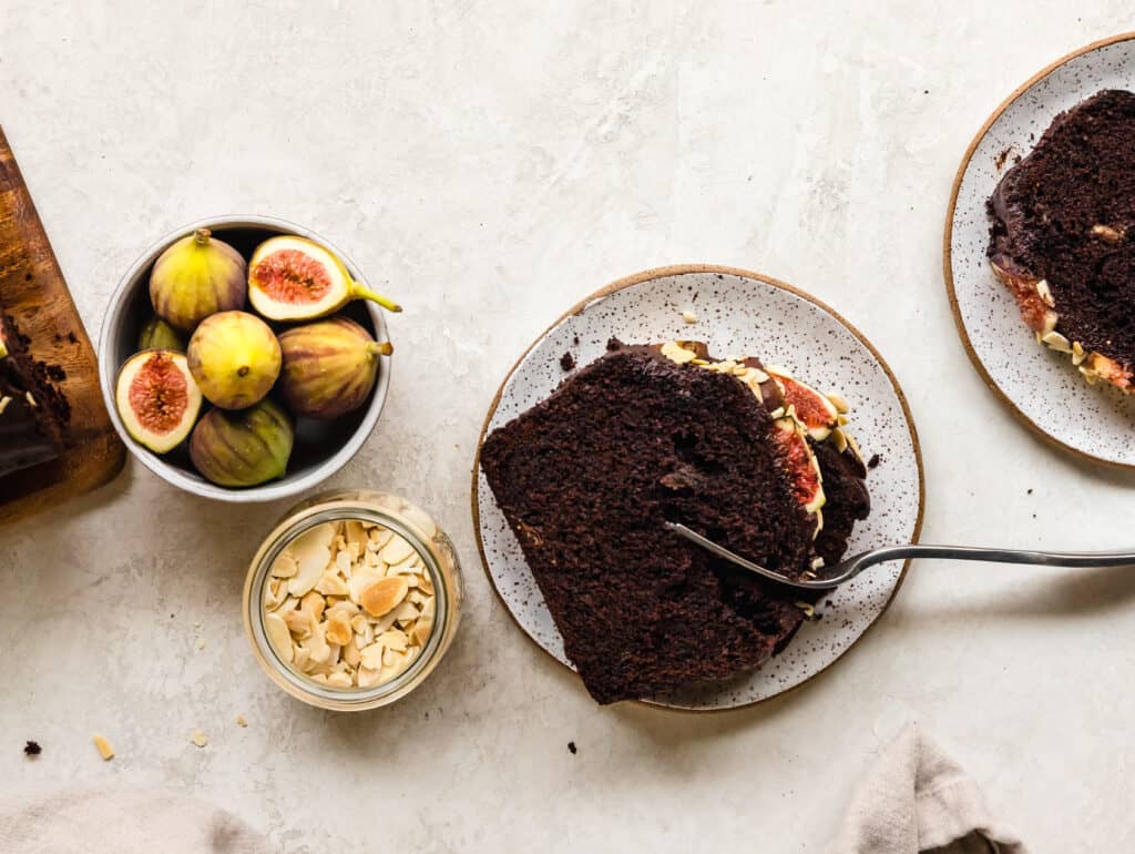 a perfectly moist chocolate loaf cake, studded with fresh figs. topped with a smooth chocolate ganache, figs and almonds.