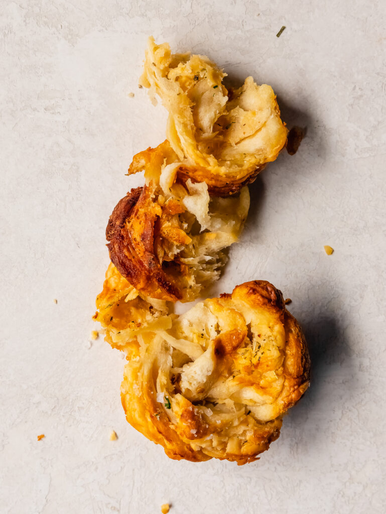 easy twisted garlic cheese rolls