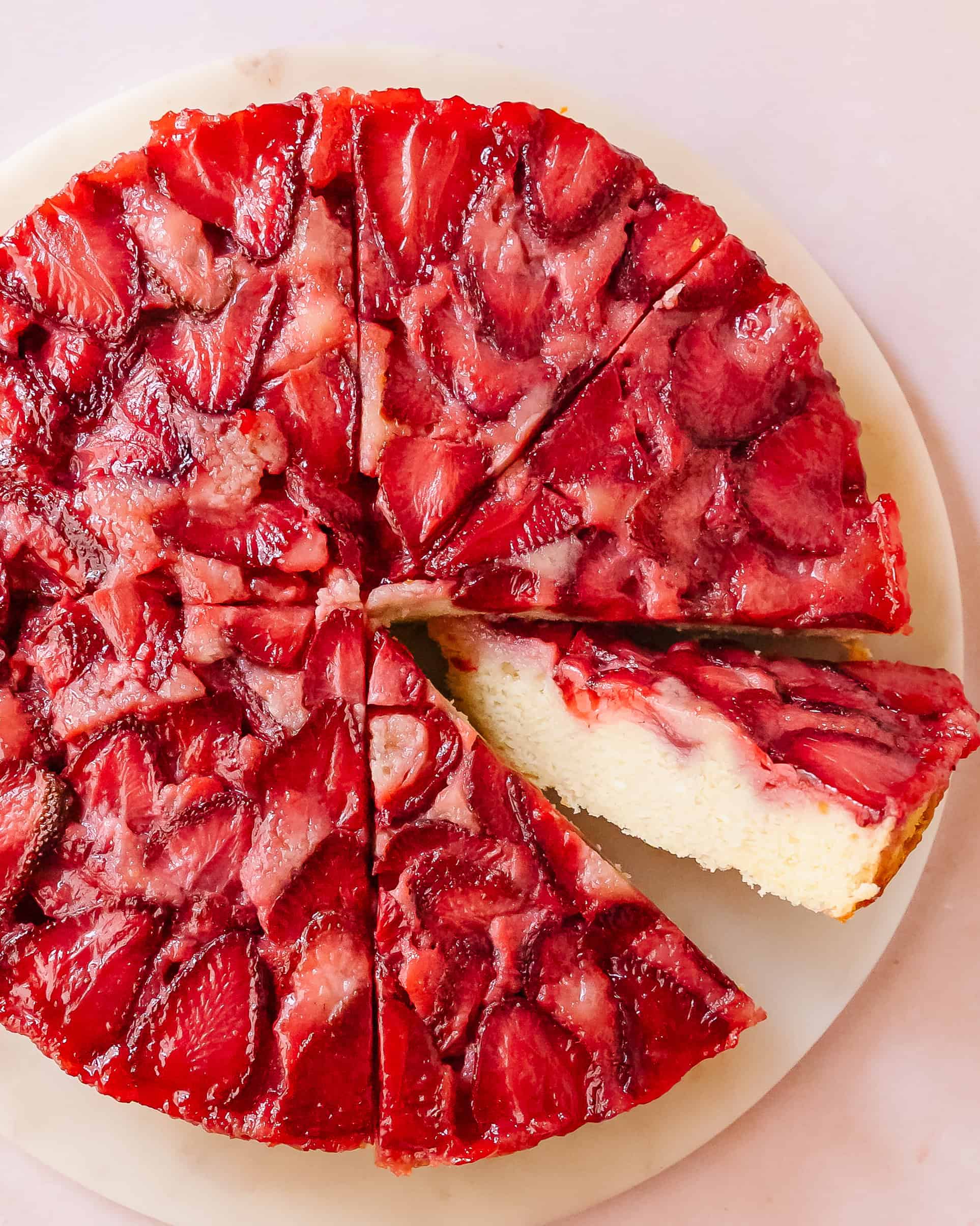 Buttery upside down cake featuring fresh strawberries and caramelized glaze.